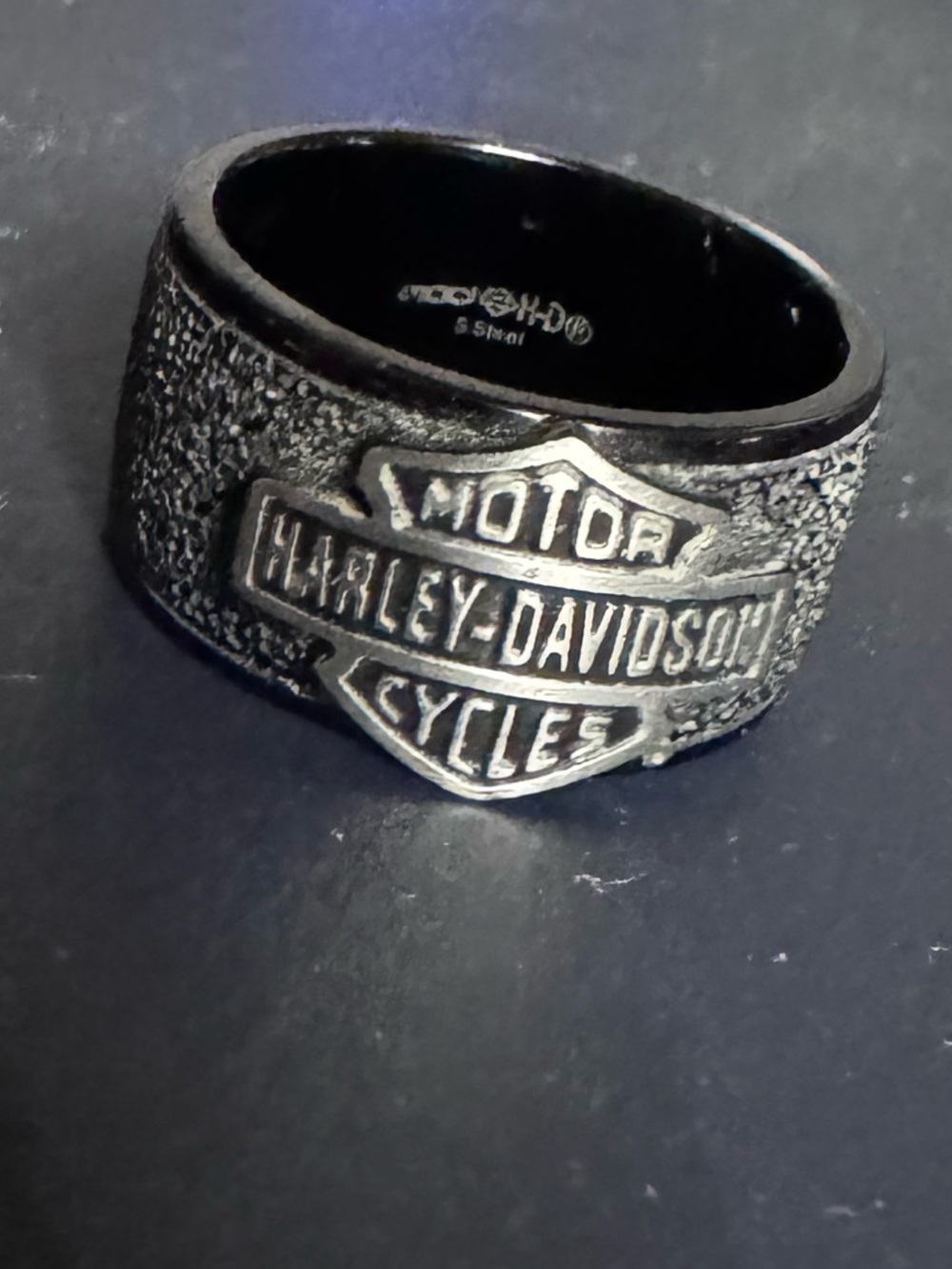Harley-Davidson Men's Black & Silver Logo Ring Size 8 - Picture 2 of 2